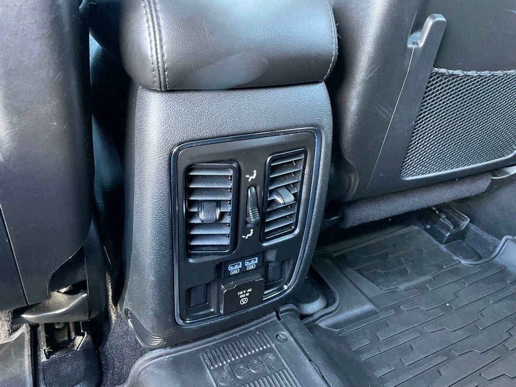 2021 Jeep Grand Cherokee Limited w/Heated Leather, Moonroof, Dual Temp, CarPlay, AW